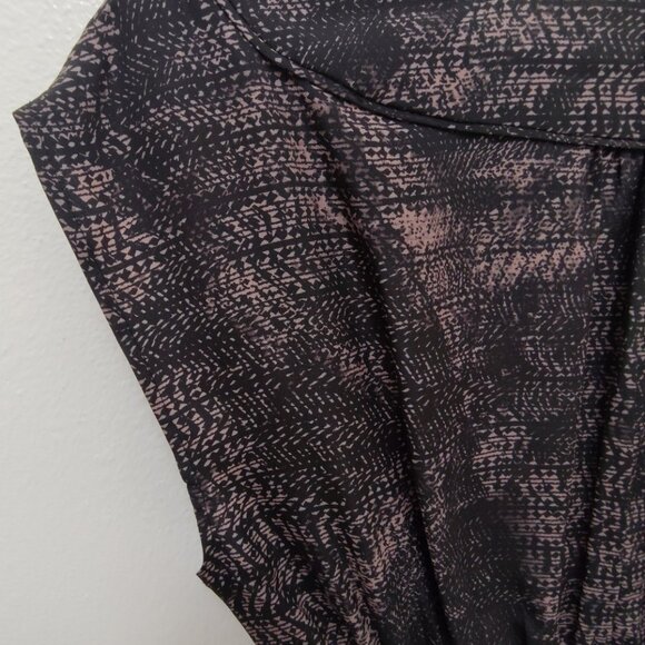 Guess V-Neck Sleeveless Dress Small – Lightweight, Elastic Waist, Short Length - Picture 11 of 16